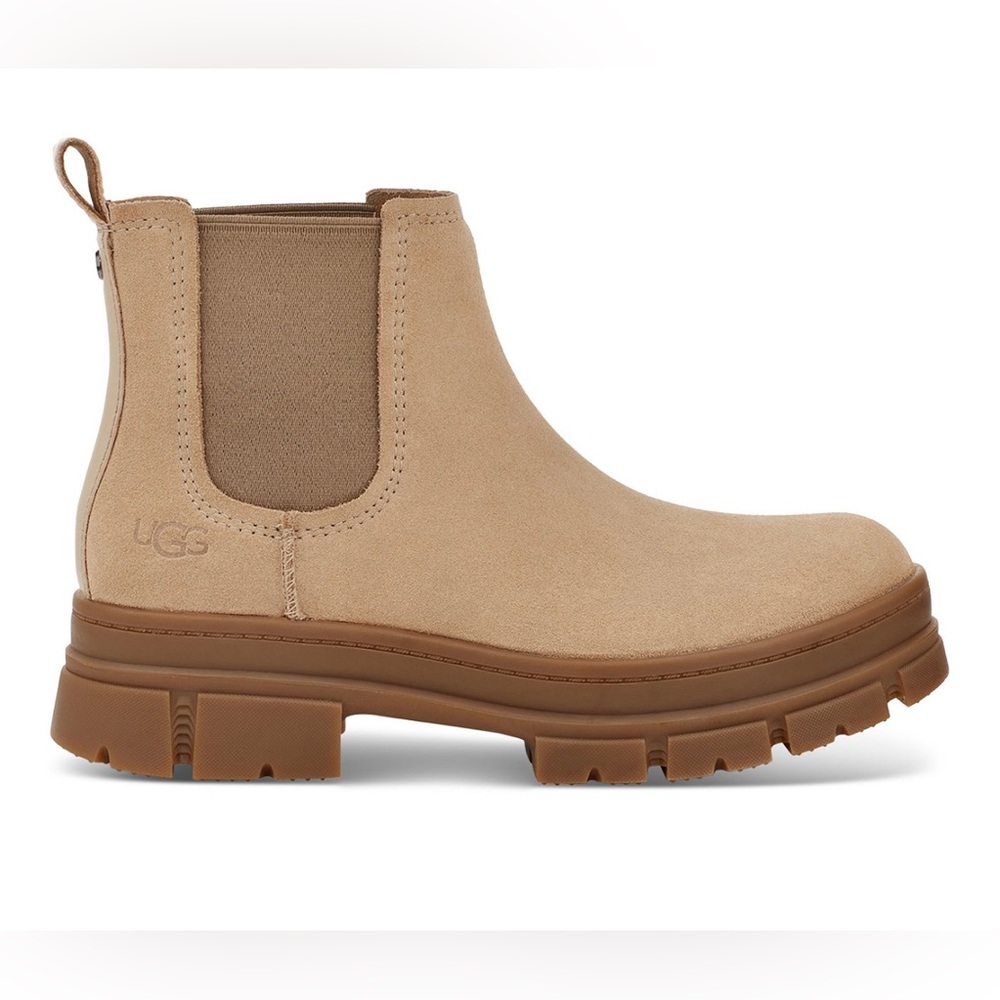 NIB UGG® 1133893 Women's Ashton Waterproof Lug-Sole Chelsea Boots